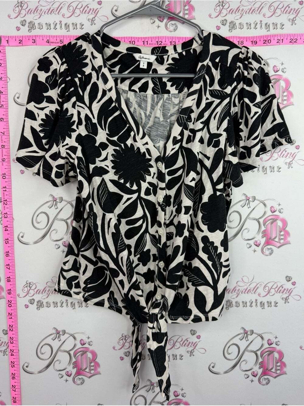 Reitmans shirt top Black and White Floral Tie-Front Blouse